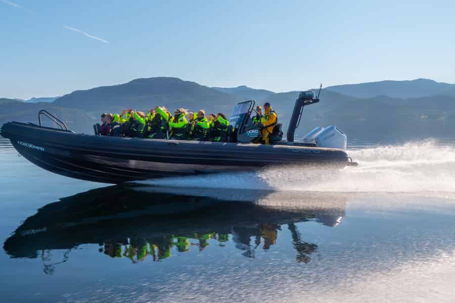 Ab Stavanger: RIB-Tour zum Lysefjord und zum Preikestolen. Foto: GetYourGuide Ab Stavanger: RIB-Tour zum Lysefjord und zum Preikestolen. Foto: GetYourGuide