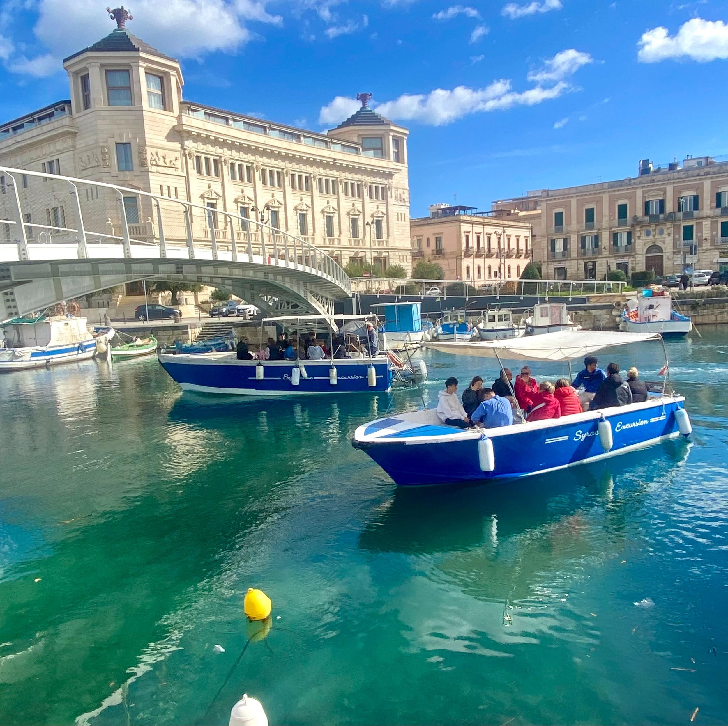 Syrakus: Tour durch Ortigia und zu den Höhlen mit einheimischem Kapitän