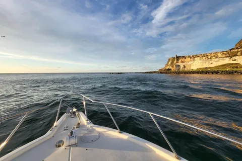 Baia di San Juan: tour Party Boat II | Musica, bevande e snack