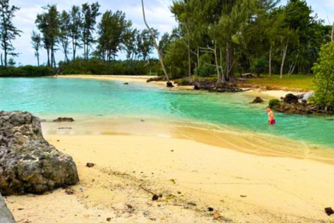 瓦努阿图：热带水花、海滩和蓝泻湖探险瓦努阿图：热带水花、海滩和蓝色泻湖探险