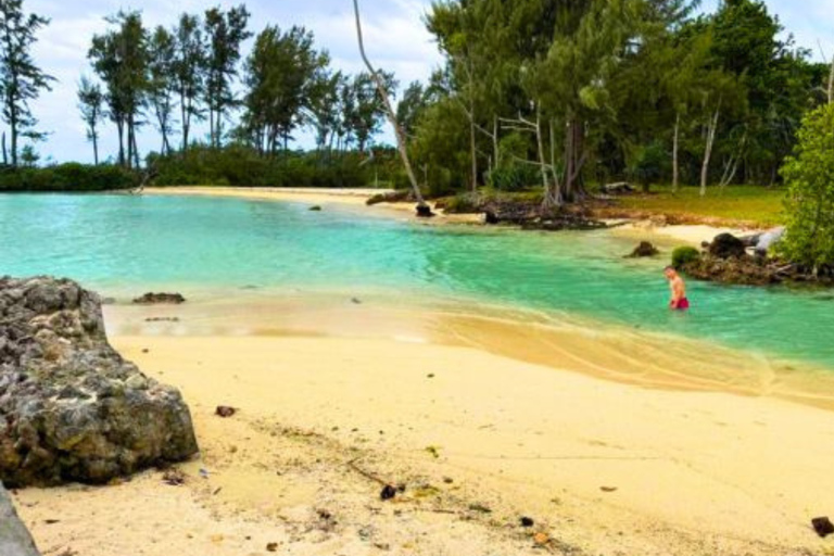 瓦努阿图：热带水花、海滩和蓝泻湖探险瓦努阿图：热带水花、海滩和蓝色泻湖探险