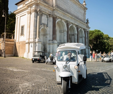 Rome: 2-Hour Vip Tuk-tuk tour with Hotel Pickup and Prosecco
