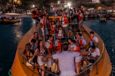 SANTAMARTA: TOUR White Party in Katamaran SANTAMARTA: White Party Tour in Katamaran