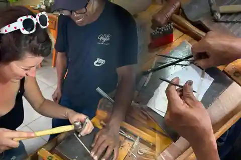 Bali's Hands-On Tworzenie srebrnej biżuterii: Od projektu do blasku