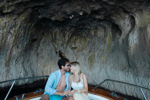 Sorrento: Capri Boat Tour with Drinks - Under 30 Experience Tour in English and Italian