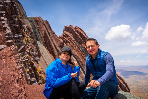 Cusco: Pallay Punchu Rainbow Mountain Full-Day Tour & Meals