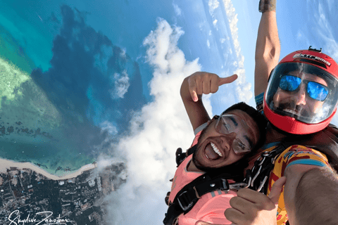 Skydive Zanzibar - Saut en tandemSkydive Zanzibar