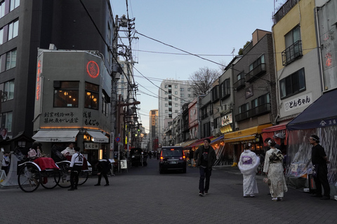 Tokyo: Asakusa Walking Tour, Local Guide & Snacks opt. Vegan