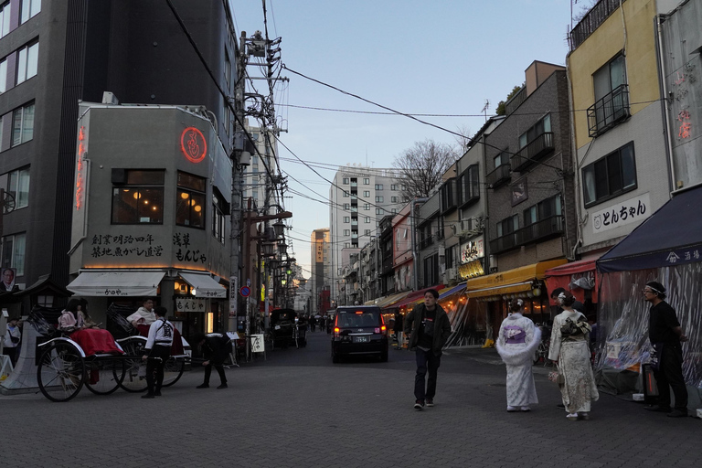 Tokyo: Asakusa Walking Tour, Local Guide & Snacks opt. Vegan