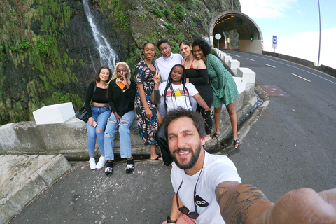 Visite privée des piscines naturelles et des cascades de Porto Moniz