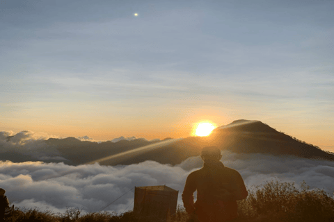 Mount Rinjani Trekking 3D/2N to the Peak Lake, & Hot Springs
