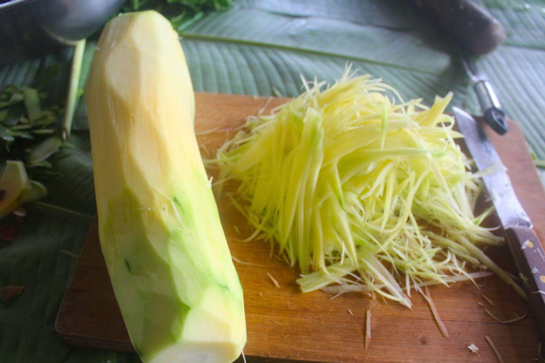 Luang Prabang: Cooking Class, Temple Visit, and Lunch