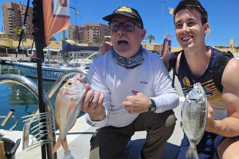 Fuengirola: Salida de Pesca con Bebidas y Material