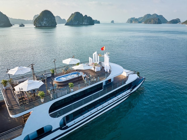 Hanoi: Halong Bay Luxury Day Cruise with Buffet, Kayak, Swim