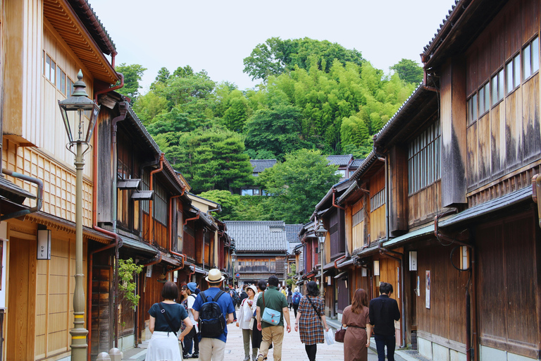 Kanazawa Full Day: Samurai, Matcha & Garden Experience.
