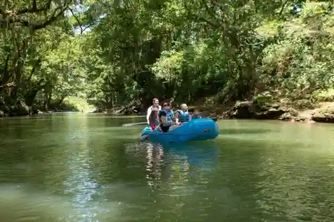 La Fortuna : Safari fluvial, chute d'eau et randonnée sur le volcan