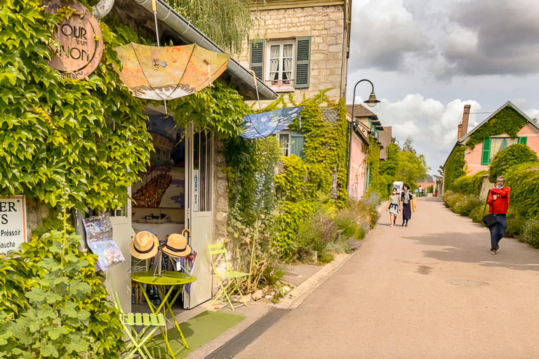 Paris: Giverny, Auvers-sur-Oise & Mont-Saint-Michel Day trip