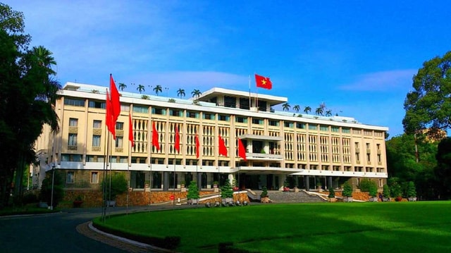 Crossing: Cu Chi Tunnels, Mekong Delta and Saigon City Tour