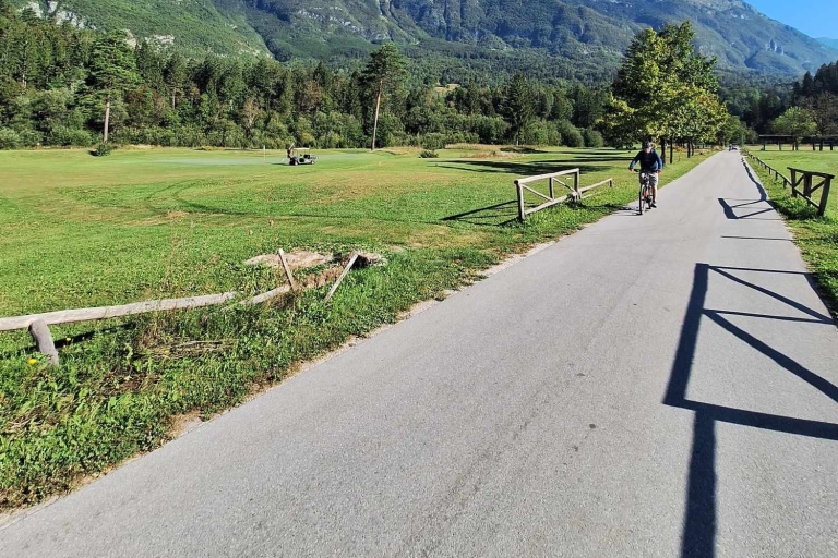 Wycieczka rowerowa do wodospadu Virje i BokaWycieczka na rowerze elektrycznym do wodospadu Virje i Boka