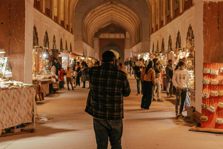 Delhi : expérience de visite guidée shopping avec une experte féminineVisite guidée exclusive d'une jounée complète avec une guide féminine