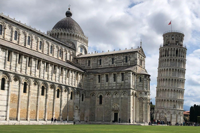 Florence: Discover Pisa in a Half-Day Tour Small Group Tour in French