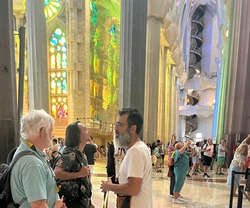 Sagrada Familia Guided Tour with Skip-the-Line Entry Ticket