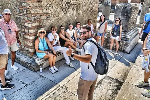 Pompeii: Exclusive Tour with Archaeologist and Entry Tickets