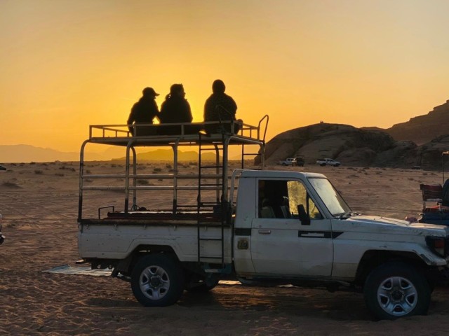 Wadi Rum woestijn: Dagvullende tour per jeep & traditionele lunch