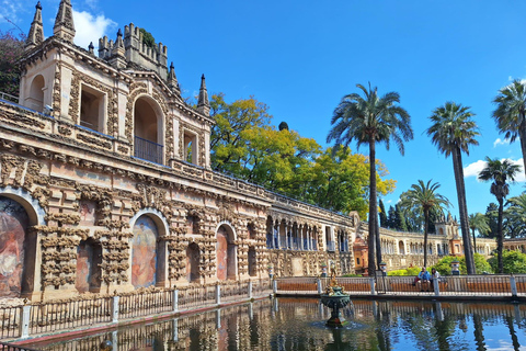 Seville: Guided visit to the Alcázar, Cathedral and Giralda