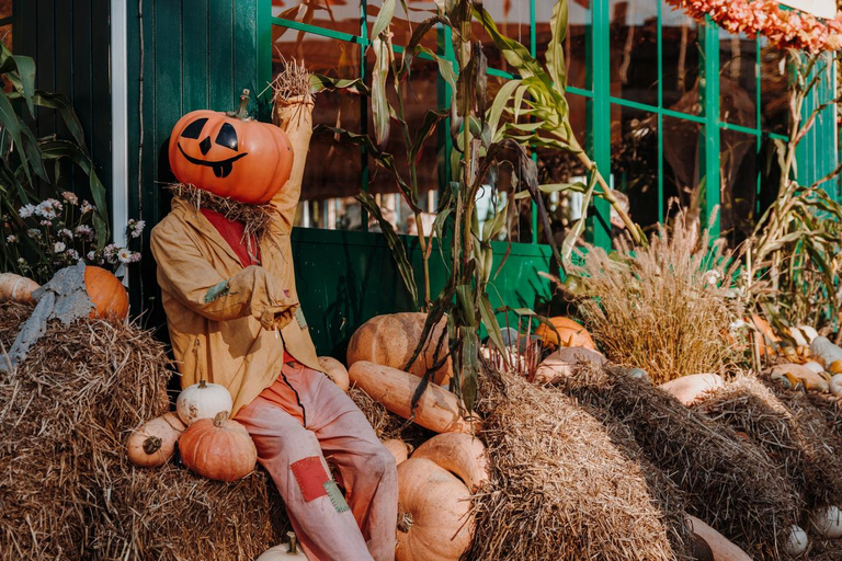 Köpenhamn: Halloween på Tivoli – inträde och åkatturHalloween på vardagar: Inträdesbiljett med obegränsade åkattraktioner