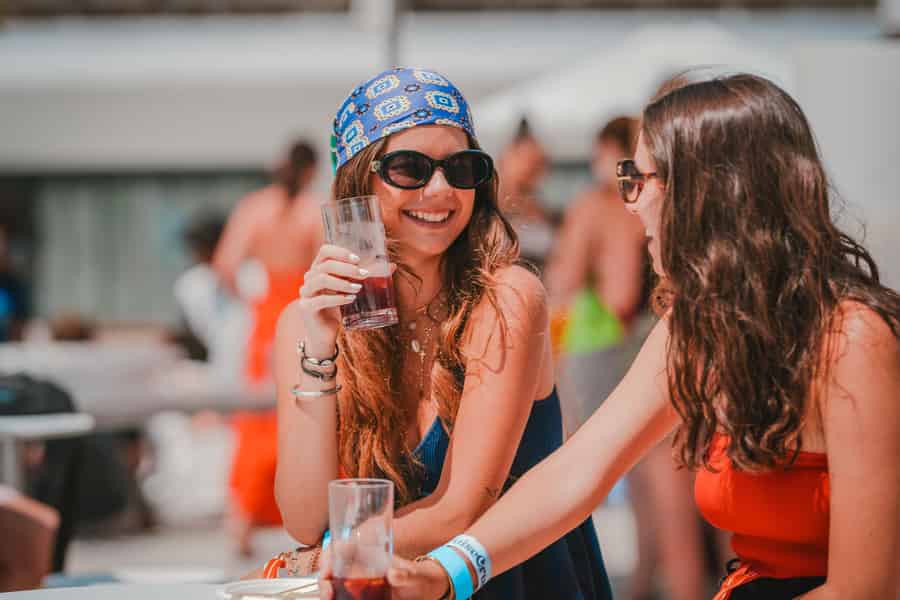 Ibiza Bootsparty mit unbegrenzten Getränken, Brunch & Poolparty. Foto: GetYourGuide