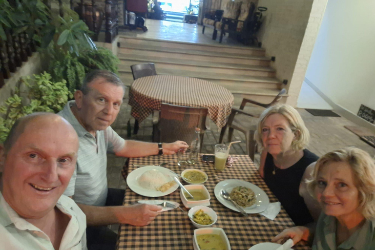 Kandy: Local Food Tour by Tuk-Tuk – All Inclusive