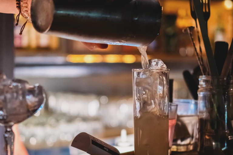 Mix Cocktails & Hidden Bar Scavenger Hunt In Chinatown