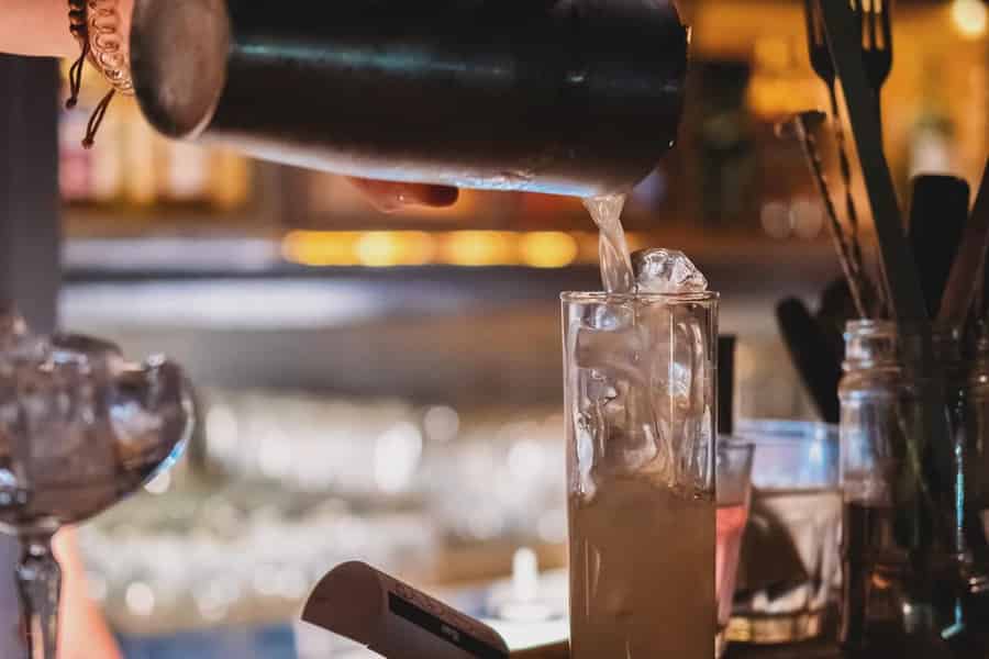 Cocktails mischen & Schnitzeljagd in versteckten Bars in Chinatown. Foto: GetYourGuide Cocktails mischen & Schnitzeljagd in versteckten Bars in Chinatown. Foto: GetYourGuide