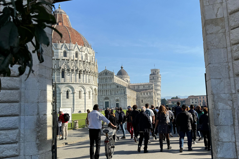 Pisa: Scheve Toren en Mirakelplein met een gediplomeerde gidsGroepsreis