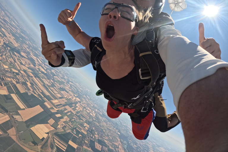 Tandem Skydiving, Budapest-Székesfehérvár