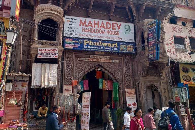 Duchowa wycieczka do Kashi: Manikarnika Ghat i zanurzenie w kulturze.