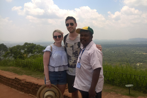 Personalisierte Tagestour; Sigiriya und Polonnaruwa von Kandy aus