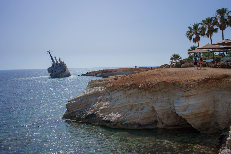 Paphos: Viagem de 1 dia a Akamas/Lagoa Azul e Banhos de Afrodite(Cópia de) Paphos: Parque Nacional de Akamas e passeio de ônibus e barco pela Lagoa Azul