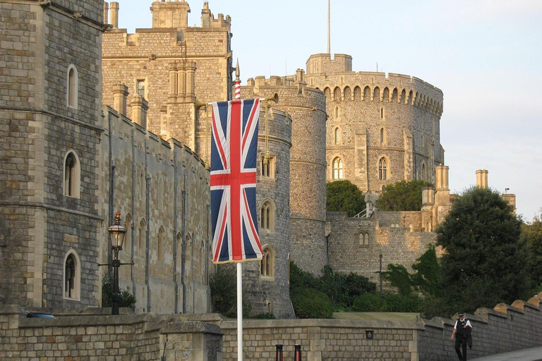 London: Stonehenge and Windsor Castle Private Day Trip