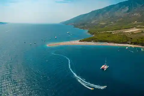 De Split: Cruzeiro de catamarã até ao Corno de Ouro e à ilha de Brač.