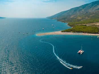 Vanuit Split: Catamaran cruise naar Gouden Hoorn & Brač eiland.