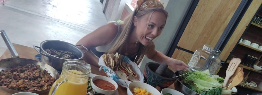 Mexique : Cours de fabrication de salsa dans un marché avec un chef cuisinier