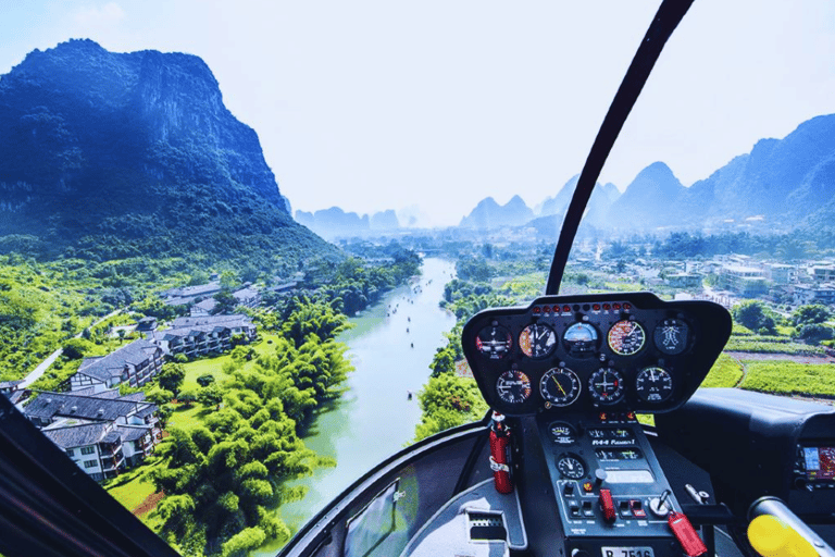 Yangshuo: esperienza di volo panoramico in elicottero sul fiume Yulong