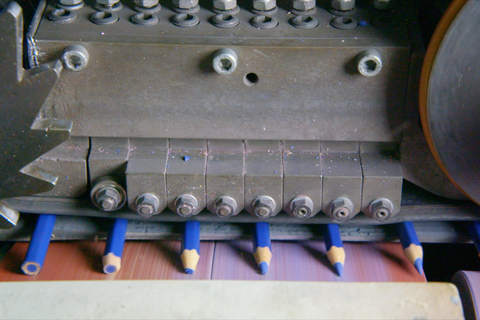 Visita pública guiada: Produção de "lápis de madeira".Visita pública guiada (alemão): Produção "Canetas de madeira"