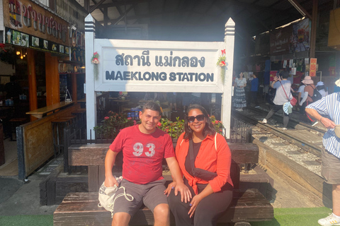 Bangkok: Railway Market & Floating Market Private Tour