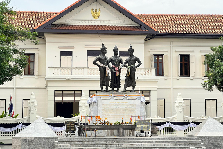 Chiang Mai: Old City Walking Tour with Temples & History Small Group Without Entry Fees