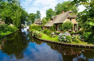 Von Amsterdam aus: Giethoorn Tour inkl. Kreuzfahrt & Spaziergang