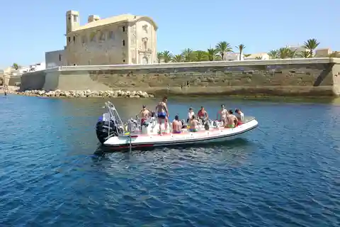 From Alicante: Tour by speedboat to Tabarca Island with snorkeling
