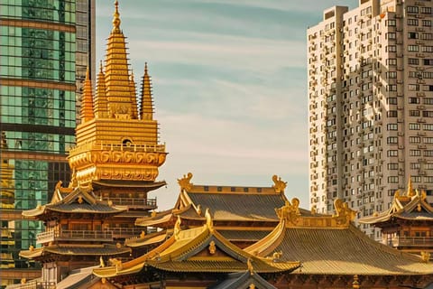 Shanghai: Jing'an Temple Ticket & Local Food Tour (Pickup)